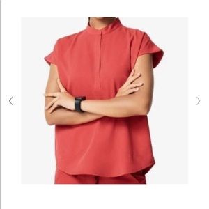 ✨FIGS✨ brand raefeala scrub top in limited edition color CLAY